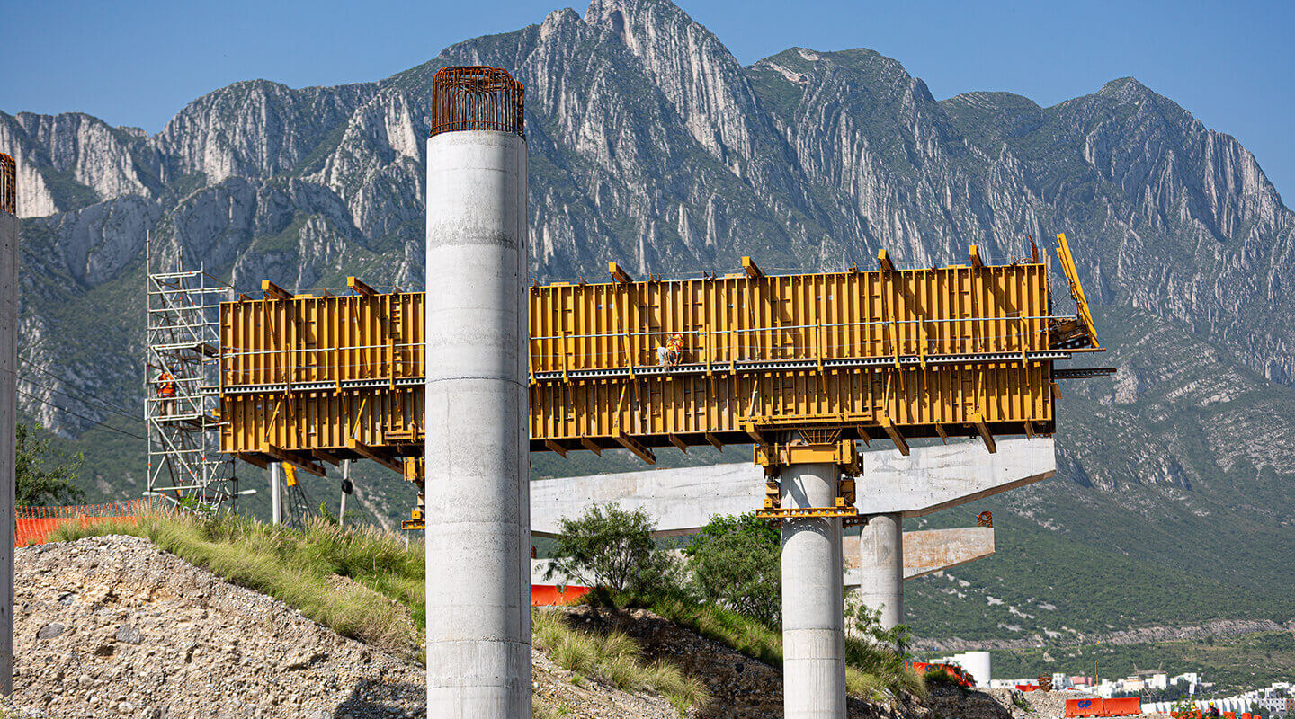 En el proyecto Viaducto Santa Catarina se realizó suministro, habilitado y montado para el cliente GP.